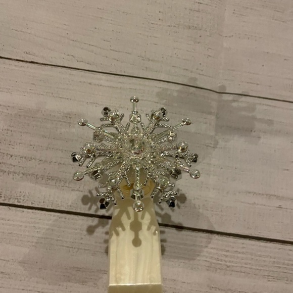 Bath & Body Works Other - Wallflowers snowflake plug in​​​